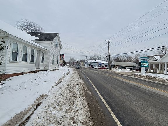 4th image of 221 Lisbon St