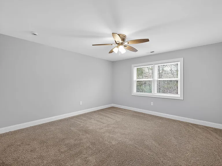 1392 Stokes Rd — Photo 11