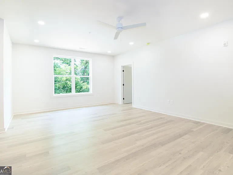 240 Martha Dr #110 — Photo 2