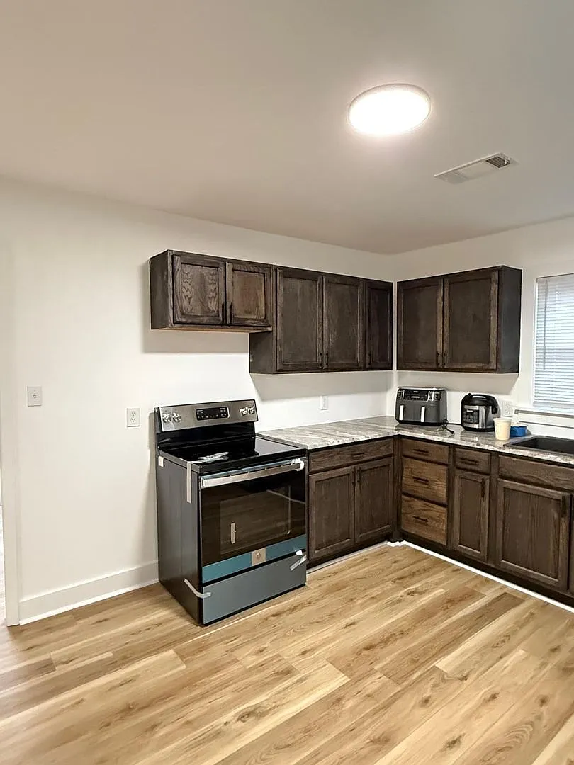 For Rent 3 Bedroom 2 Bath — Photo 3