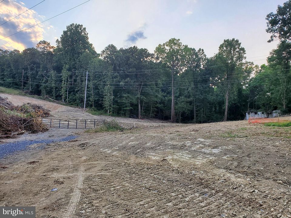 1st image of Old Oak Ln