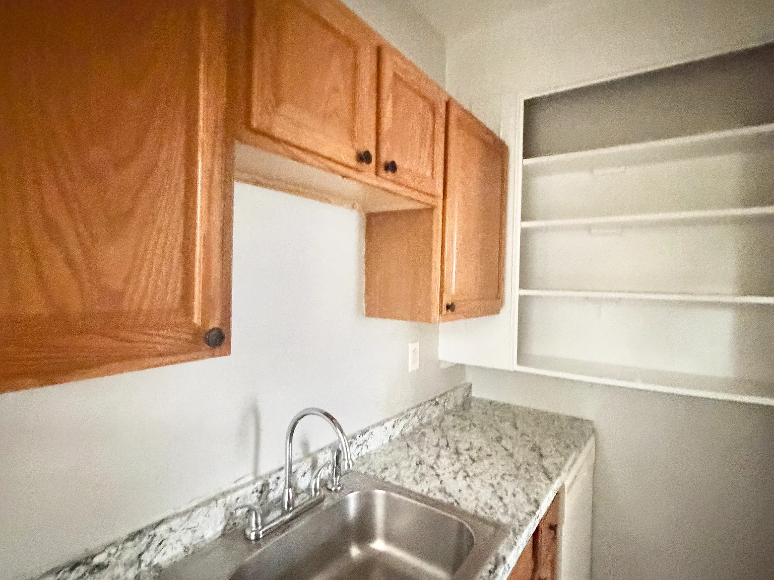 3 bed, 1000 sqft, $1,675 — Photo 3