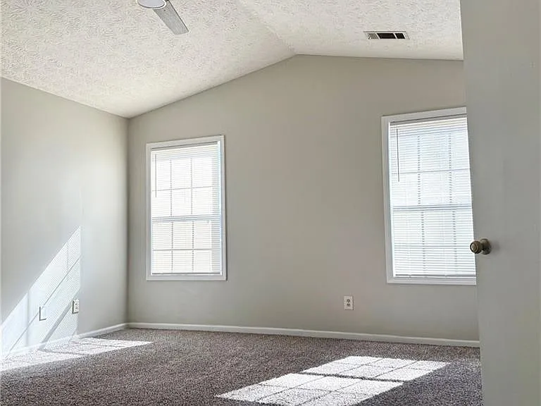524 Julius Dr — Photo 13