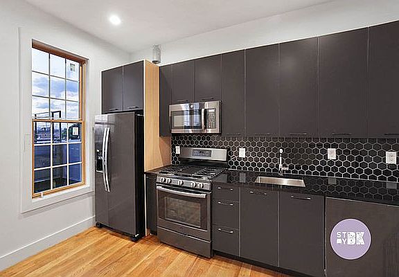 4th image of 1053 Jefferson Ave #4F