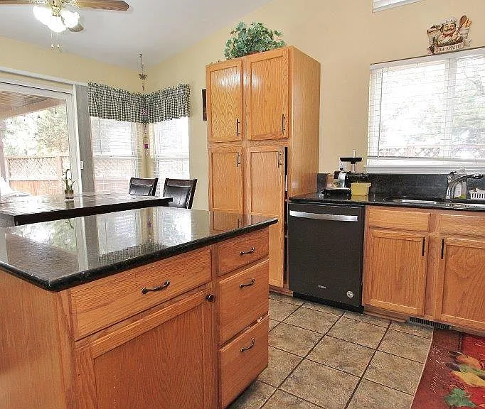 6177 S Peppertree Ave — Photo 5