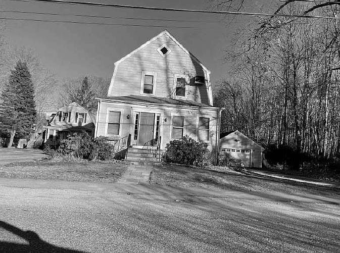 2nd image of 61 Monroe St