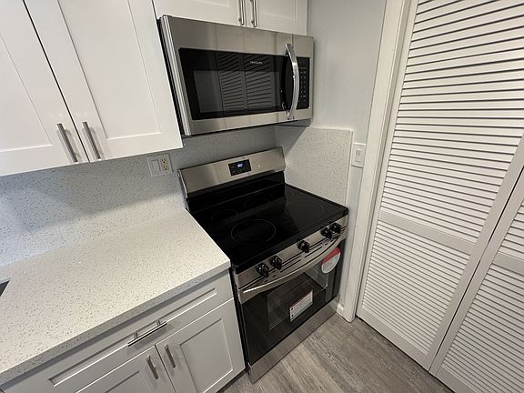 2nd image of 120 Lakeview Dr