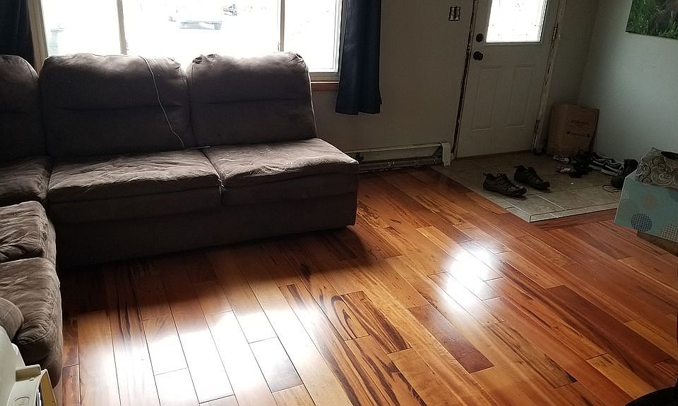 Living room/front entry 
