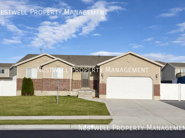 837 S Newmark Dr, Tooele, UT 84074