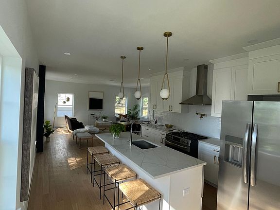 4th image of 237 Boyden Ave