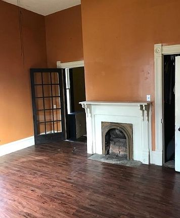 2nd image of 202 College St