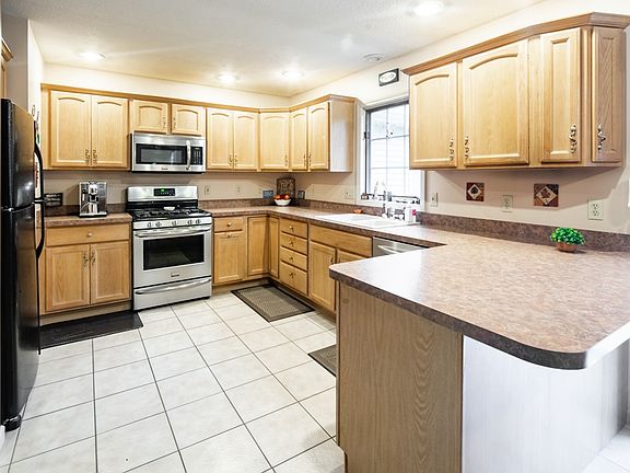 5th image of 20383 Garnet Dr N