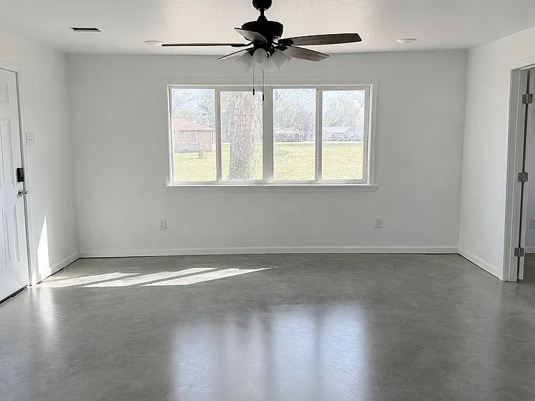 719 Hopkins St — Photo 6