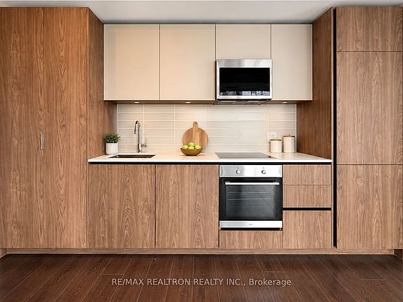 5th image of 8 Widmer St #4303