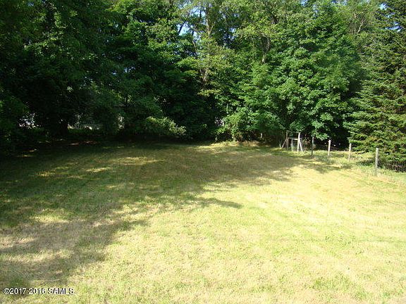 4th image of 12 Rosalie Ave
