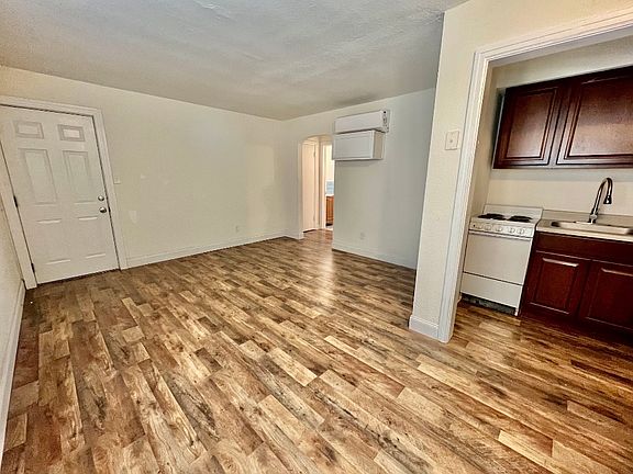 5th image of 1005 Little Bay Ave #B4