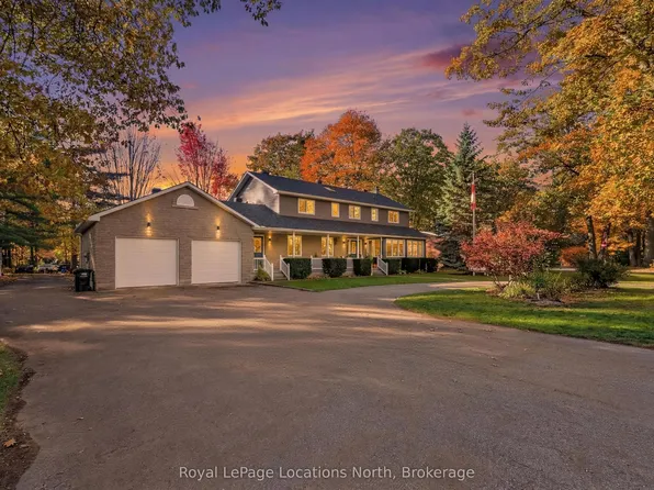 266 45th St S, Wasaga Beach, ON L9Z 1R3