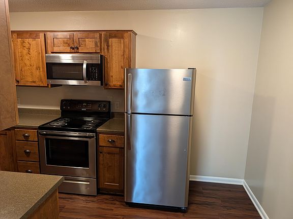 3rd image of 2807 Pembroke Ln #C6