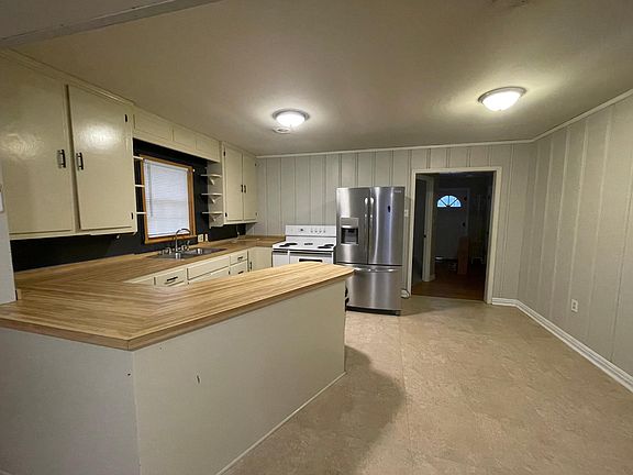 3rd image of 1308 W Arch Ave