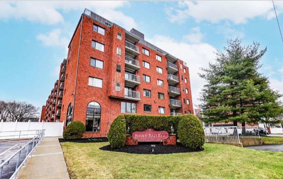 1st image of 8 9th St APT 209
