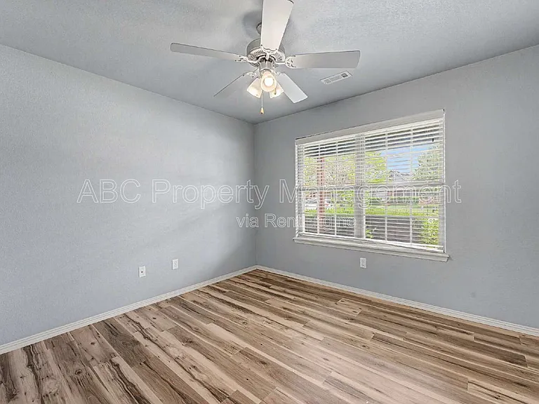 3801 SW Gibson Ave — Photo 11