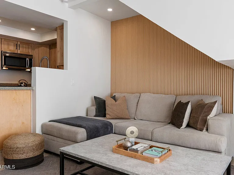 1820 E Morten Ave #117 — Photo 7