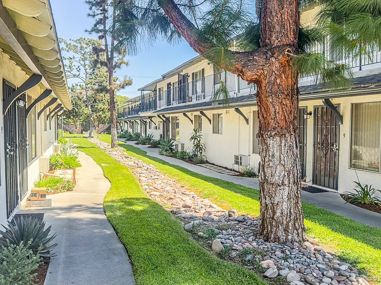 5565 Santa Anita Ave #6 — Photo 7