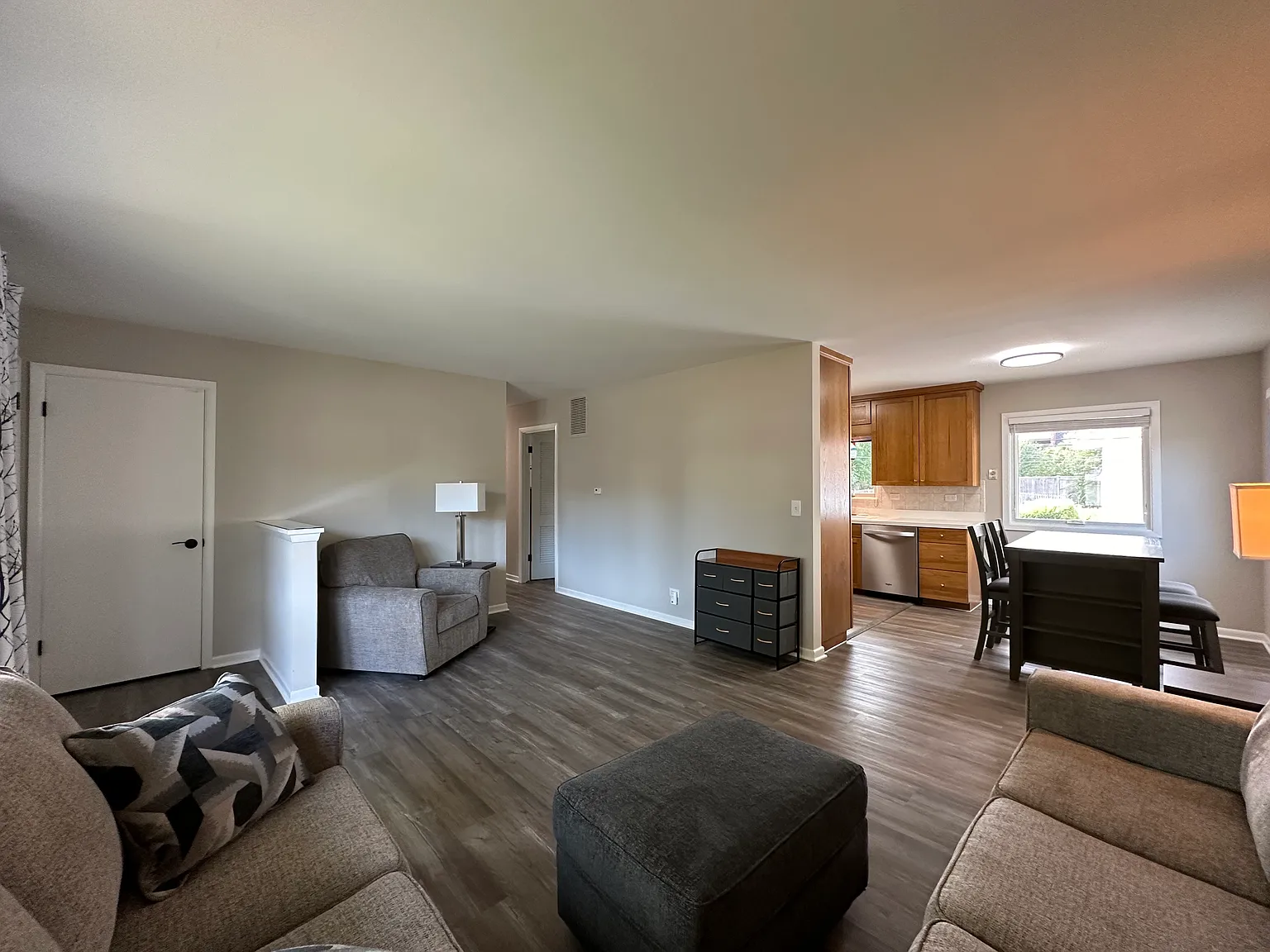 3 bed, 1125 sqft, $2,995 — Photo 3