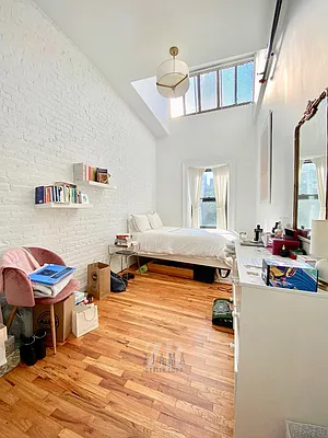 Rented by Zjama Realty Corp | media 9