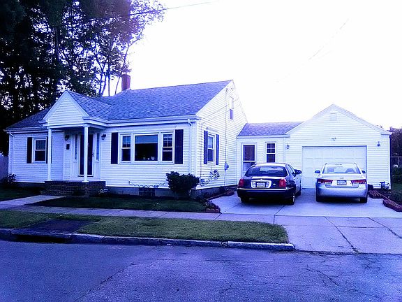 3rd image of 27 Roy St