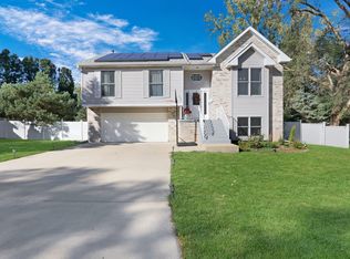 599 Valley View Ct, Antioch, IL 60002