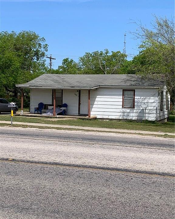 1st image of 608 W Avenue B
