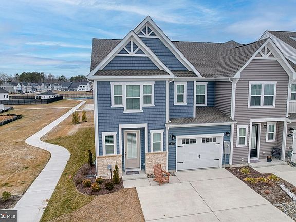 2nd image of 266 Exeter St