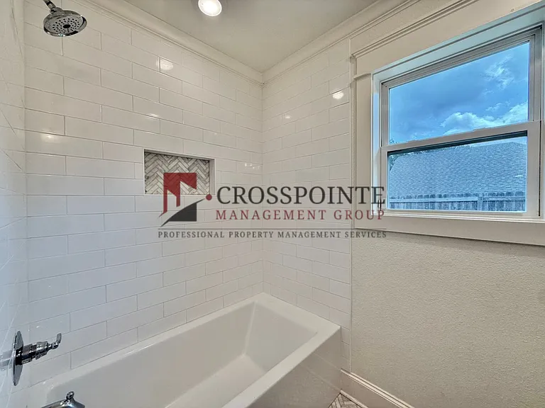 413 Dallas St — Photo 19