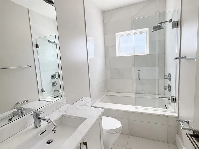 1159 Oates St NE #1A — Photo 4