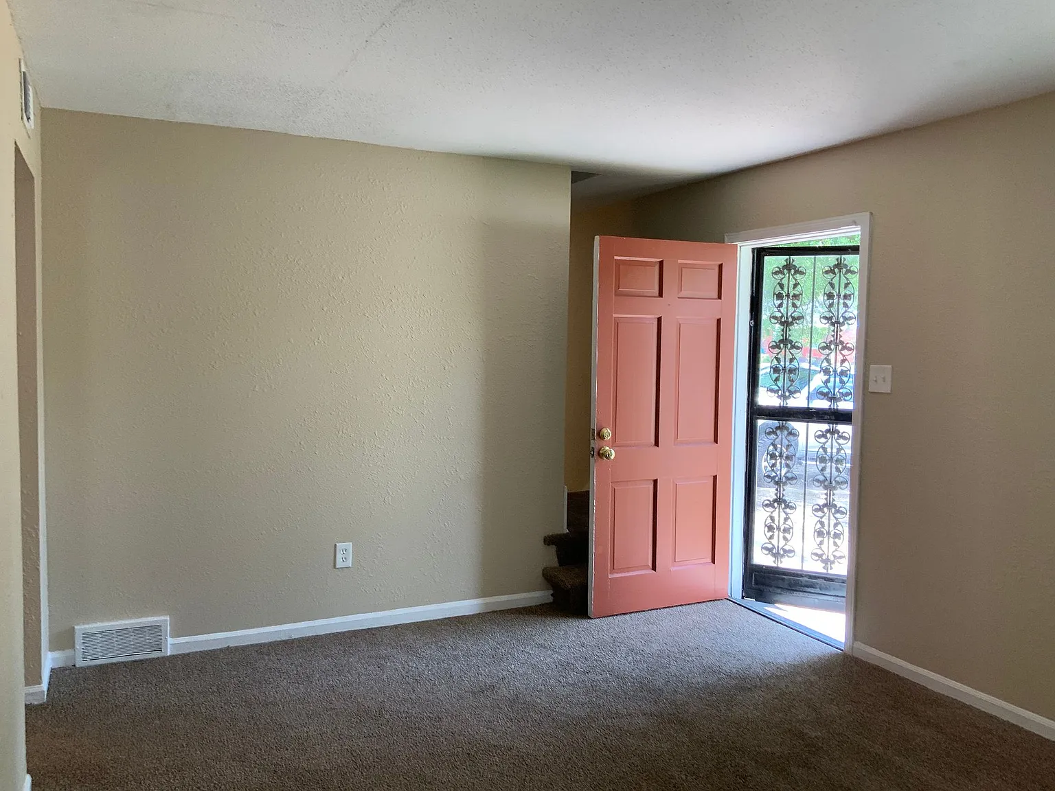 1324 Mary Jane Ave — Photo 3