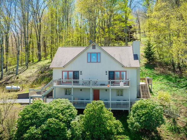 140 Log Cabin Ln, Roan Mountain, TN 37687