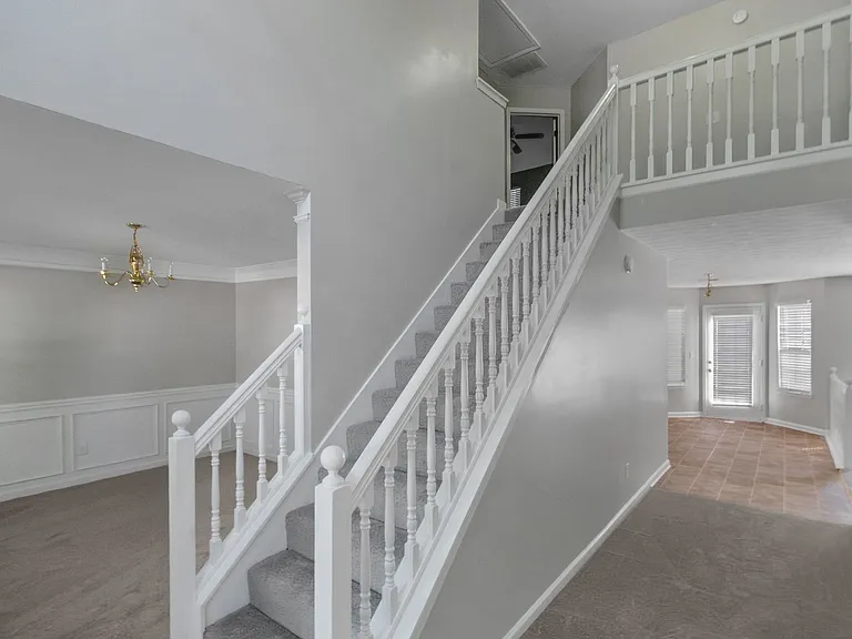 240 Dairyland Dr — Photo 6