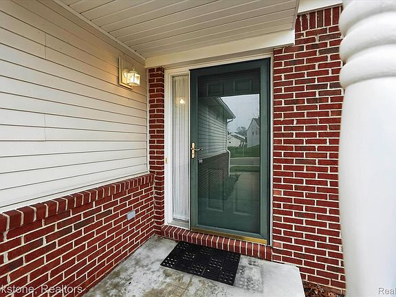 5th image of 986 Spirea #44