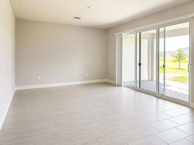 6345 NW Cloverdale Ave — Photo 5