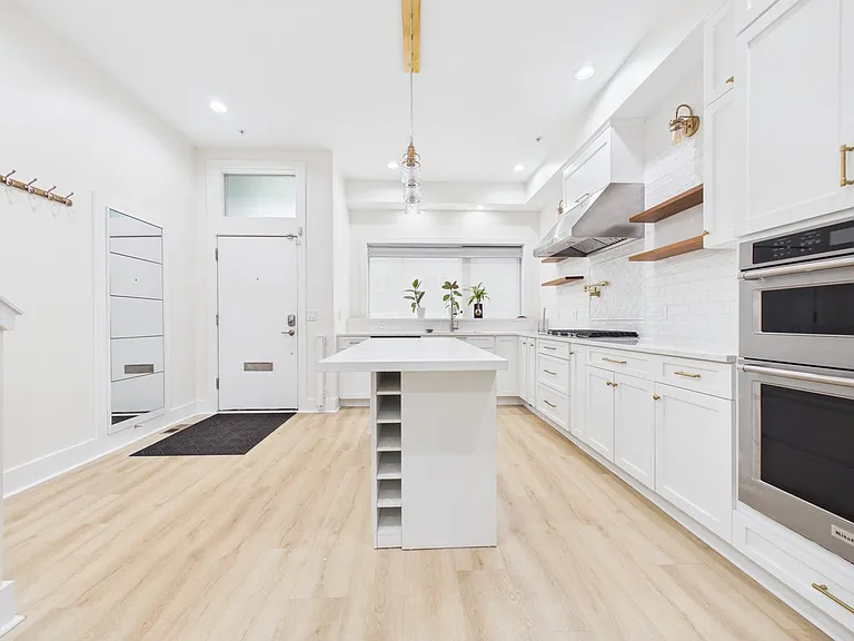 1129 N Hope St — Photo 12