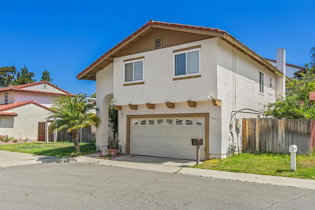 Photo 2 of 33 - 613 Point Vicente Ct - Chula Vista, CA Building Photo - 613 Point Vicente Ct