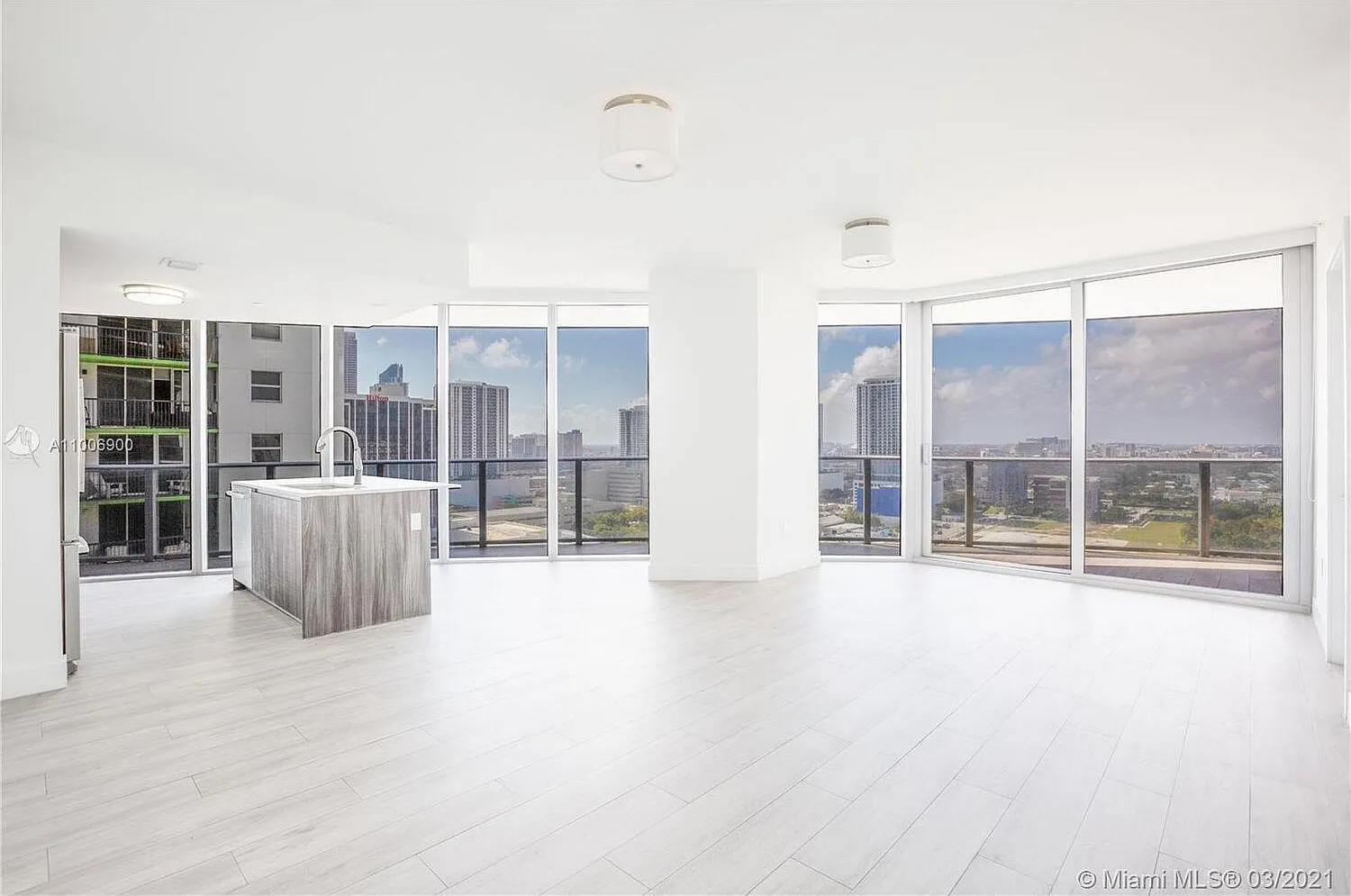 2 bed, 2.5 bath, 1171 sqft, $5,700 — Photo 1