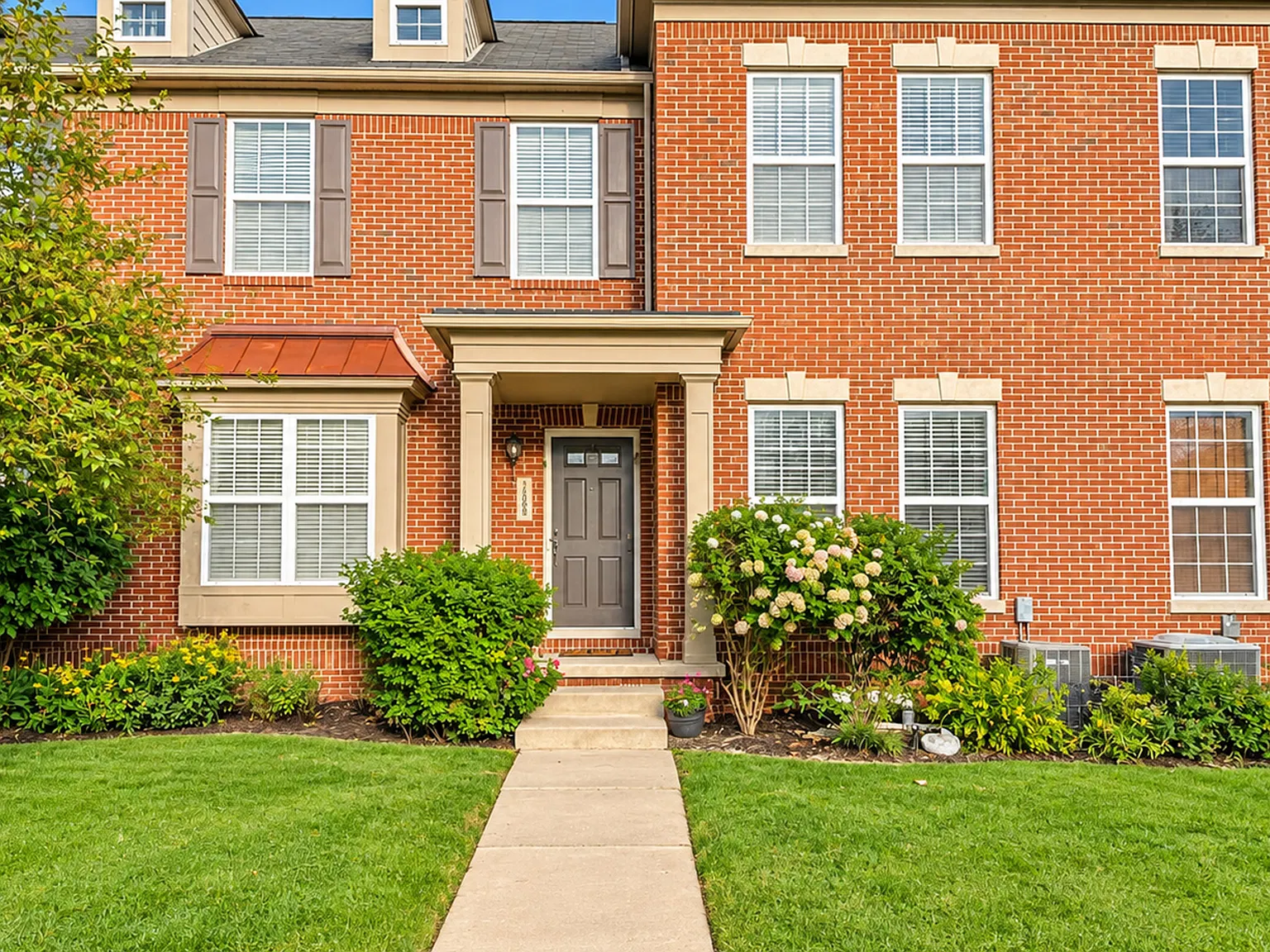 2 bed, 2.5 bath, 1872 sqft, $2,500 — Photo 3