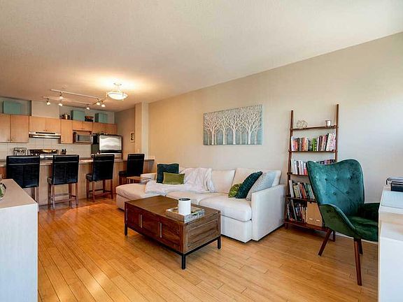 4th image of 510-328 21st Ave SW #510
