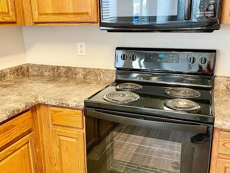 9820 W Pioneer St — Photo 21