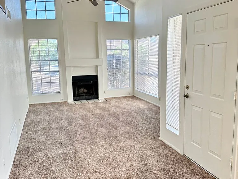 6319 W Townley Ave — Photo 4
