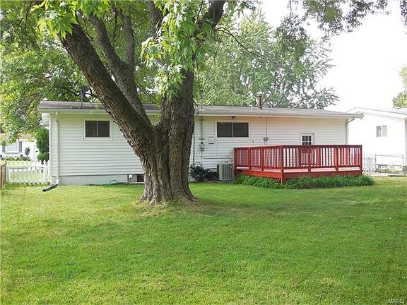 5th image of 455 Versailles Dr