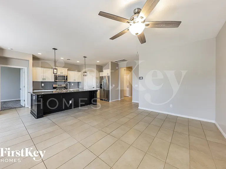 10129 W Southgate Ave — Photo 2