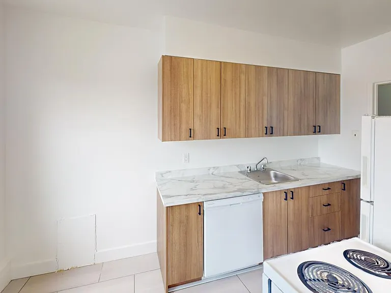 3699 Windsor St #6 — Photo 13